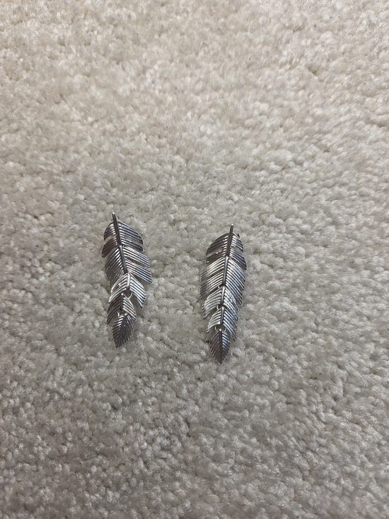 Accessories - Feather Shaped Silver Tone Earrings